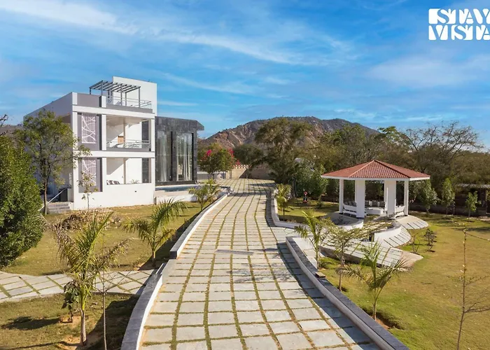 Stayvista'S Avadh Vatika - Mountain-View With Outdoor Pool, Lawn Featuring A Gazebo & BarVilla